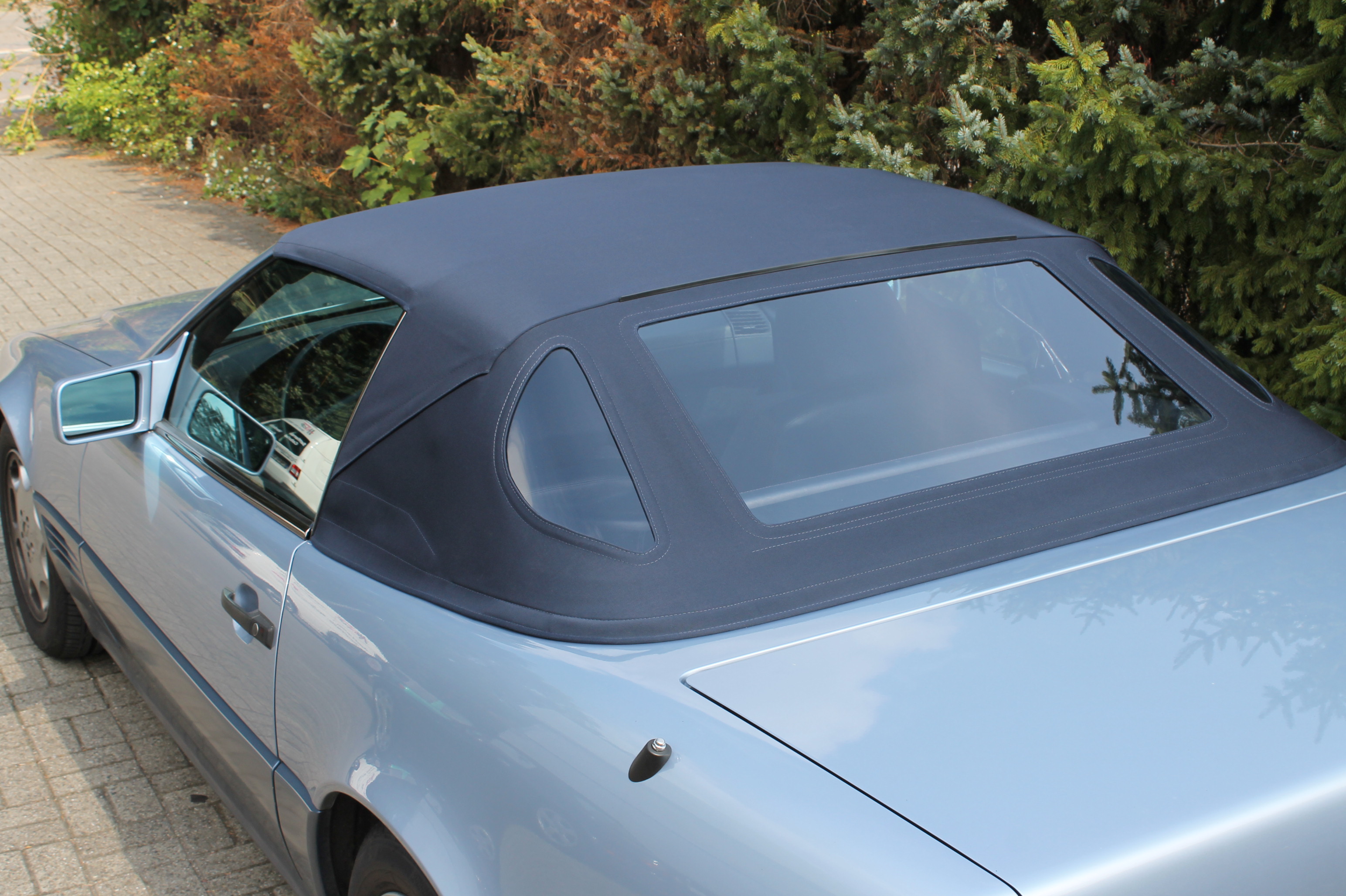 Cabrio, Verdeck, Stoffverdeck, Heckbereich, Fahrzeugfarbe_blau