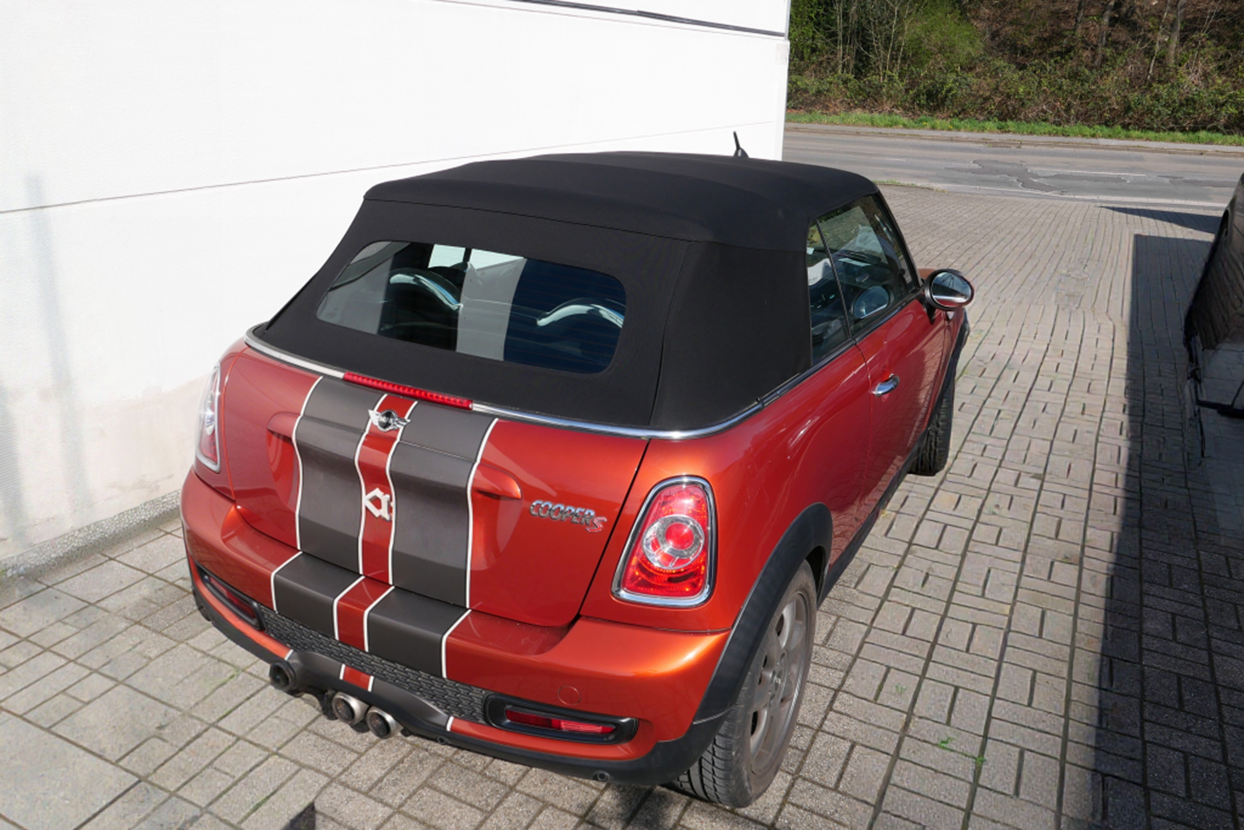 Mini Cooper, Cabrio, Rotes Auto, Rennstreifen, Schwarz weicher Dach