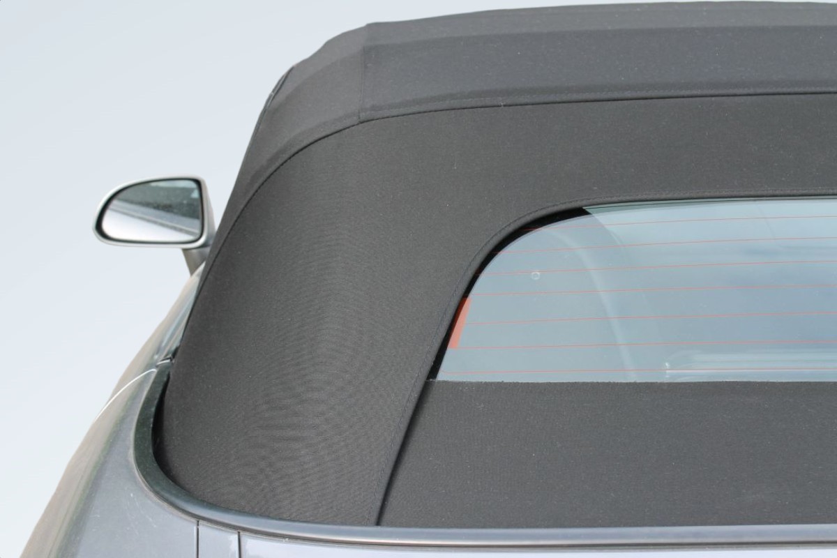 Honda S2000 convertible top with glass window